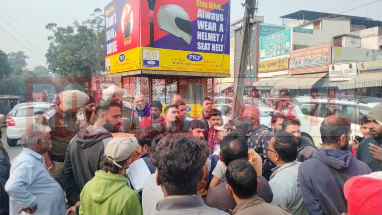 आंबेडकर चौक पर इस बात को लेकर पड़ा पंगा, सड़के जाम