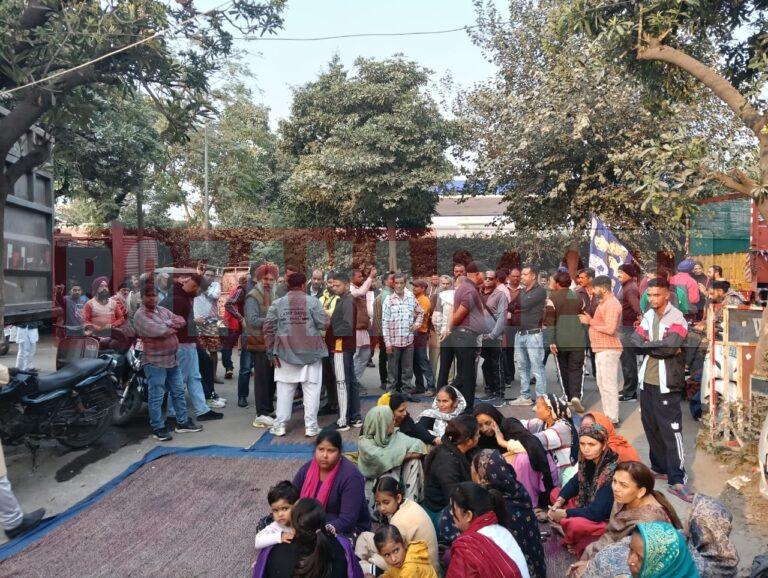 अमृतसर के बाद अब जालंधर के थाना आठ को घेरा