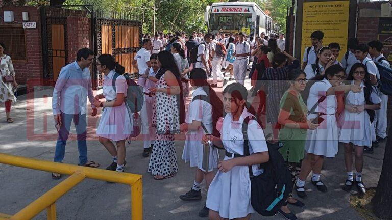 दिल्ली के कई स्कूलों को बम से उड़ाने की धमकी, ई मेल करके 30 हजार डॉलर मांगे, पढ़ें