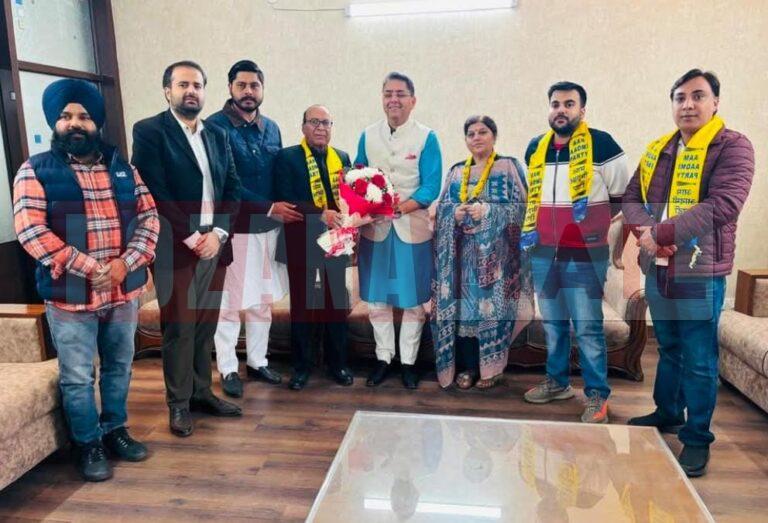 बड़ी खबर: कांग्रेस को झटका देकर पूर्व मेयर राजा और उनकी पत्नी आप में शामिल, पढ़ें