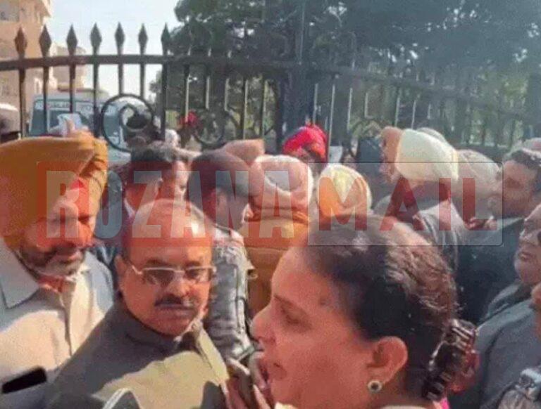 नामांकन करने आए उम्मीदवारों की फाइलें छीन भागे अज्ञात लोग, भाजपा और कांग्रेस ने विरोध जताया, आप ने कहा सब ड्रामा, पढ़ें पूरी खबर