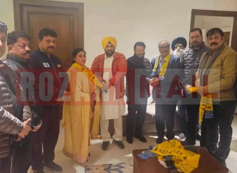 आप में शामिल हुए दो जीते पार्षद: पूर्व मेयर की पत्नी को हराने वाली कांग्रेस की पार्षद भी आप में, मेयर बनाने के लिए अभी तीन की जरूरत और