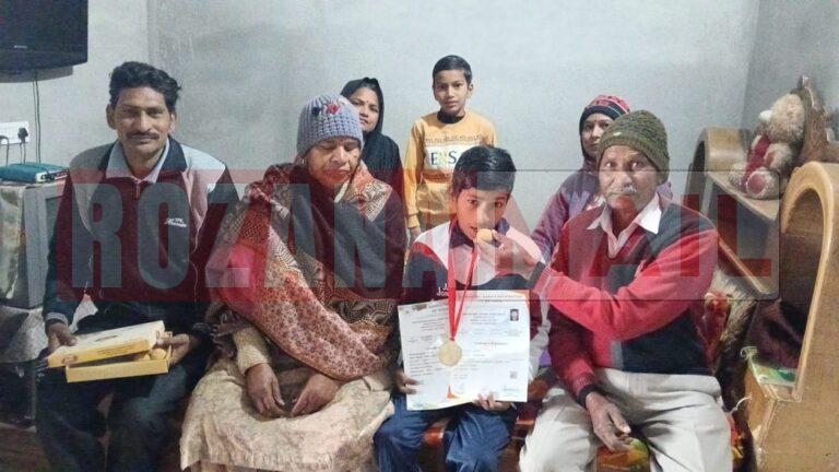 अखबार बांटने वाले हॉकर का बेटा बना रेसलिंग में नेशनल चैंपियन, उम्र मात्र 13 साल, गोल्ड मेडल जीता
