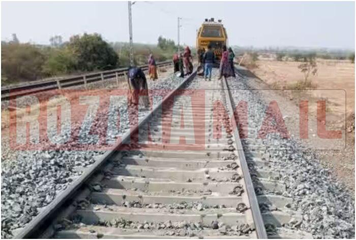 रेलवे ट्रैक पर लोहे का 20 फीट एंगल रख कर ट्रेन पलटाने की साजिश, इसी जगह 18 साल पहले ट्रेन में धमाका हुआ था, पढ़े पूरी खबर