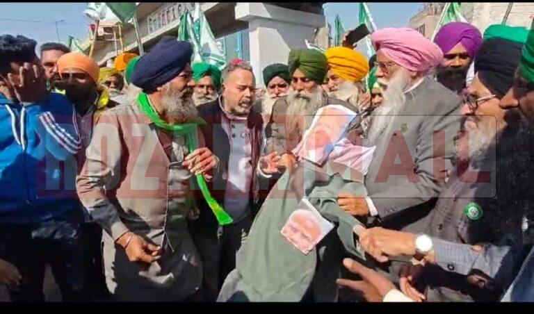 जालंधर में ट्रंप खिलाफ किसानों का प्रदर्शन: 40 घंटे बेड़ियों में रखने का विरोध जताया, अमरीका सरकार का यह व्यवहार अपमानजनक बताया, पढ़ें