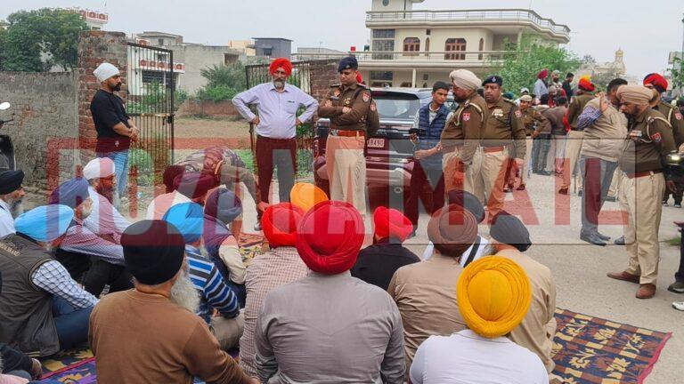 जालंधर में माहौल तनावपूर्ण: सिख तालमेल कमेटी ने अकाली नेता मन्नन के घर का घेराव किया, मन्नन के समर्थक आमने सामने हुए, पुलिस के साथ भी बहस