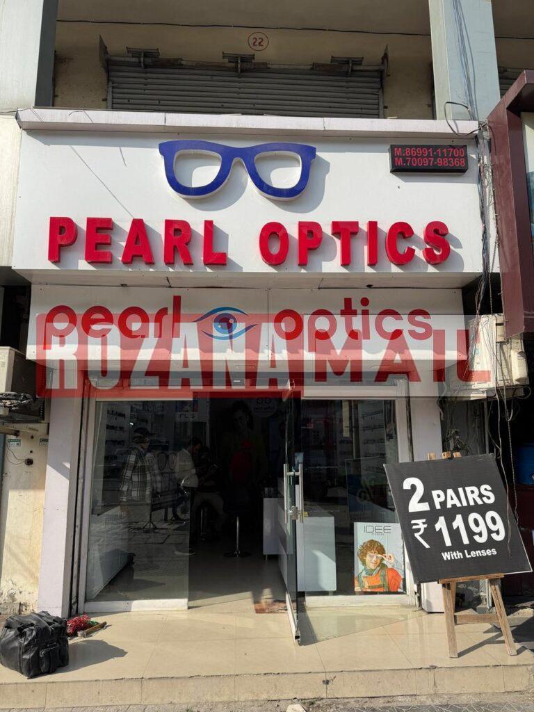 जालंधर की बदनाम मार्किट पीपीआर में देर रात चली गोलियां: गोलियां चलने पर पुलिस तक नहीं पहुंची, सुबह ऑप्टिकल शॉप का शीशा गोली से आरपार हुआ देखा तो पता लगा, पुलिस ने जांच तक शुरू नहीं की