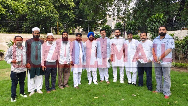 आई लव मोहम्मद प्रोटेस्ट में जय श्री राम का नारा लगाने के मामले में राजीनामा: दोनों पक्ष एक दूसरे के गले मिले, बोले- मिल-जुल कर रहेंगे, देखें तस्वीरें