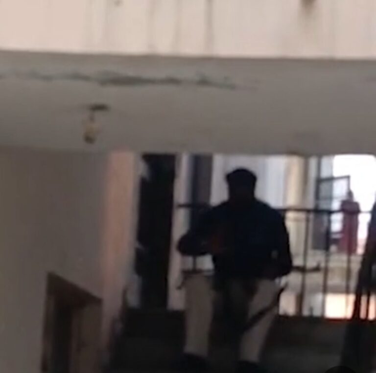 पंजाब में जेल गार्ड ने AK47 से पत्नी और सास को गोलियां मार हत्या की, बाद में सरकारी कमरे में छिपा, पुलिस सरेंडर को मनाती रही लेकिन खुद को भी गोली मारी