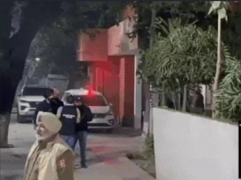 पंजाब में SDM के घर विजिलेंस की रेड: लाखों रुपए मिले, सरकारी घर भी सील किया, घंटों पूछताछ के बाद अपने साथ ले गई विजिलेंस