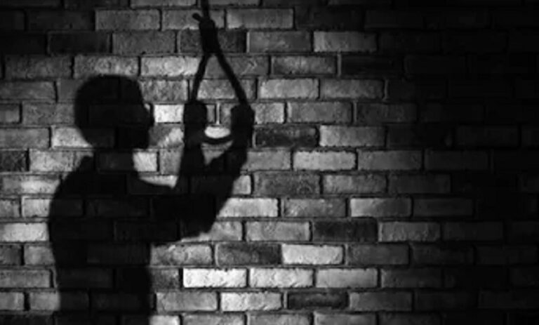 जालंधर में पुलिस कर्मी ने फंदा लगा सुसाइड किया, 3 और 4 साल के बेटो का पिता था, सुसाइड नोट छोड़ा