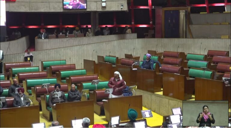 पंजाब विधानसभा का मनरेगा स्पेशल सेशन: साहिबजादों को श्रद्धांजलि देते वक्त BJP विधायक का सिर नंगा होने पर स्पीकर ने टोका, मनरेगा को 100% केंद्र की वित्तीय मदद रखे जाने की AAP की मांग