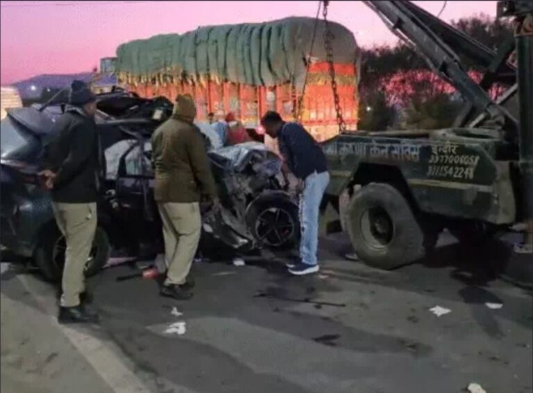 इंदौर में सड़क हादसे में पूर्व गृह मंत्री की बेटी और कांग्रेस प्रदेश प्रवक्ता के बेटे समेत तीन की मौत, कांग्रेसी नेता के बेटे का जन्मदिन मना कर लौट रहे थे, कार से शराब की बोतलें भी मिली, पढ़ें