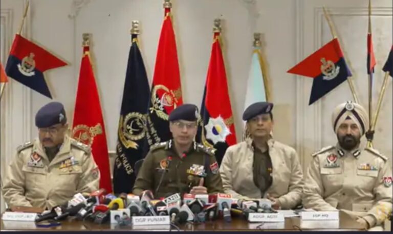 पंजाब में गैंगस्टरों की धरपकड़ के लिए 72 घंटों के लिए ऑपरेशन “प्रहार” शुरू: जालंधर के बाद अमृतसर में नामी गैंगस्टर एनकाउंटर में ढेर, ऑपरेशन को अंजाम देने के लिए पंजाब भर में दो हजार पुलिस मुलाजिम उतारे, पढ़ें पूरी खबर