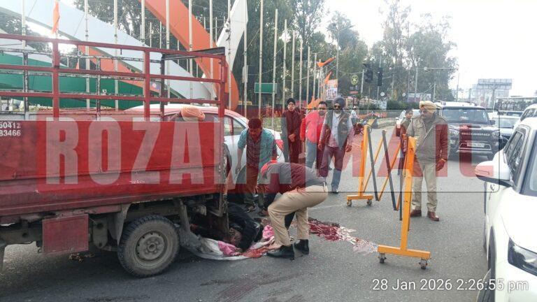 जालंधर में पंजाब रोडवेज की बस और एक्टिवा की भीषण टक्कर, सिर पर चढ़ा बस का टायर, एक्टिवा चला रहे व्यक्ति की मौत, देखें तस्वीरें
