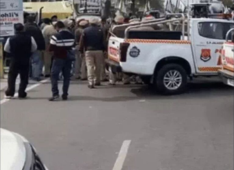 किसानों ने जालंधर हाईवे बंद किया, बायोफ्यूल प्लांट के विरोध में लगाया धरना, पुलिस फोर्स पहुंची