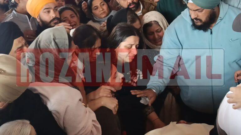 नम आंखों से आप नेता लक्की ओबेरॉय का अंतिम संस्कार हुआ: शव को देख पुकारती रही बुजुर्ग मां और पत्नी, देखें मौके की तस्वीरें