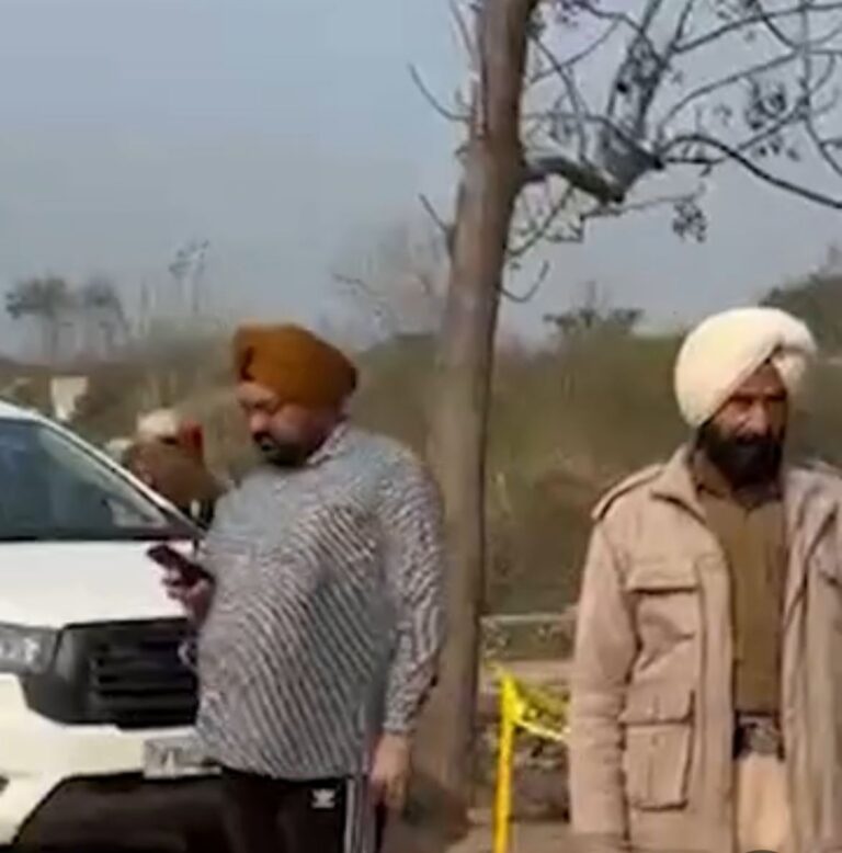 पंजाब में पाकिस्तान बॉर्डर की महज डेढ़ किलोमीटर दूर पुलिस चौकी में तैनात एएसआई और होम गार्ड की गोली लगने से मौत, चार खोल बरामद, क्यों और किसने मारी अभी क्लियर नहीं, बीएसएफ अलर्ट पर, पढ़ें