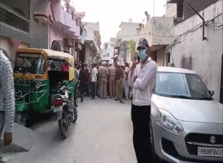 Jalandhar News: जालंधर में अढ़ाई साल के बच्चे के साथ कुर्कम की कोशिश, लोगों ने बच्चे के मुंह में प्राइवेट पार्ट डालता पकड़ा, आरोपी की जम कर पिटाई