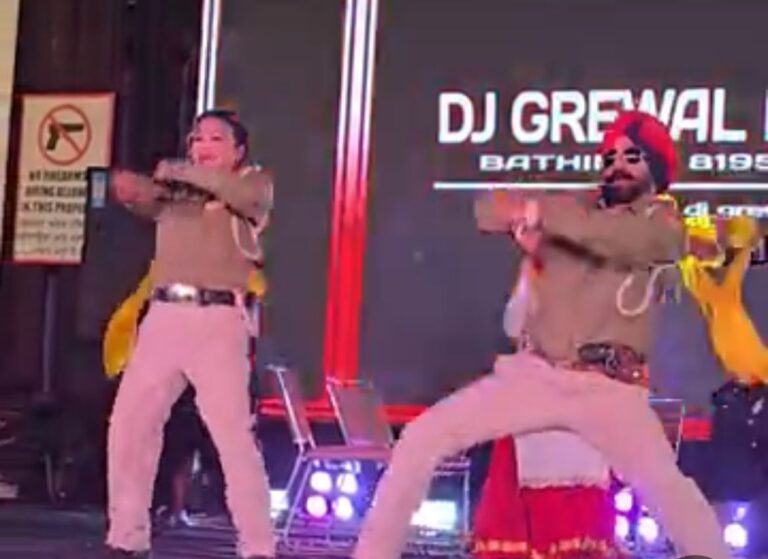 पंजाब पुलिस की वर्दी का दुरुप्रयोग: भंगड़ा ग्रुप के कलाकारों ने समारोह में पुलिस की वर्दी डाल परफॉर्म किया, क्या किसी को भी मिल सकती है पुलिस की वर्दी? पढ़ें