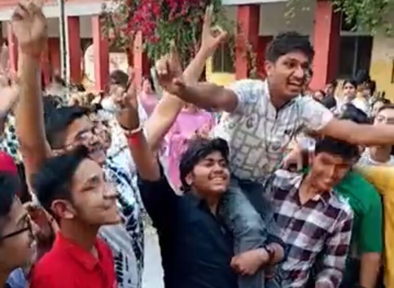 CBSE 10वीं रिजल्ट: अमृतसर का मुदित जैन पंजाब टॉपर बना: 100 प्रतिशत नंबर, लुधियाना रीजन में 95.70 प्रतिशत स्टूडेंट पास