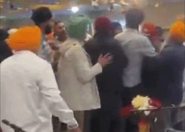 जर्मनी के गुरुद्वारा साहिब में दो पक्षों में तलवारें चली, मैनेजमेंट बदलने के बाद गोलक का हिसाब करते हुआ था विवाद, बाहर खड़ी संगत पर भी फायरिंग, 11 लोग घायल, पढ़े