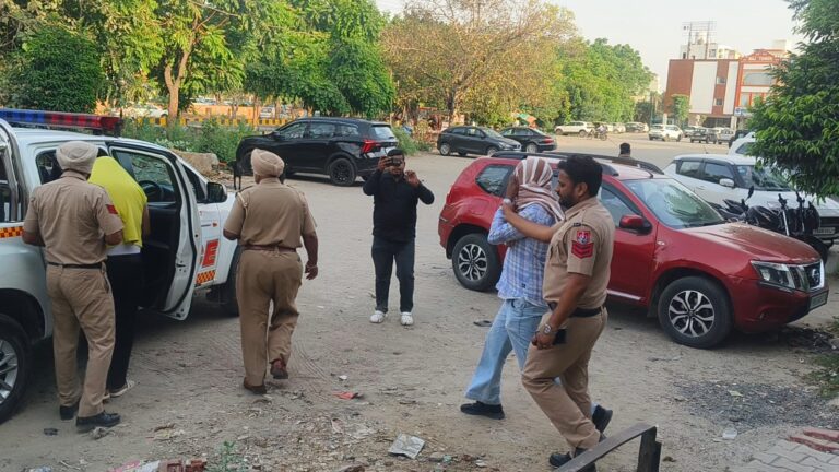जालंधर के Queen Spa Center में पुलिस की रेड, विदेशी लड़कियों मिली, कई ग्राहक भी पकड़े, अंदर से ड्रग लेने के लिए इस्तेमाल होने वाली सिल्वर पन्नियां मिली, स्पा सेंटर में सेक्स रैकेट चलता था, पढ़े