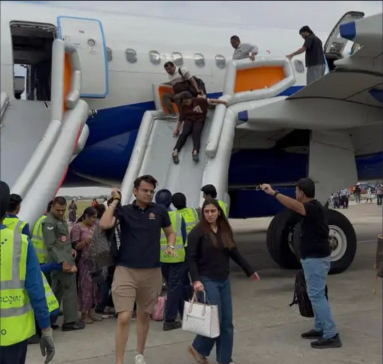हैदराबाद से चंडीगढ़ आ रही इंडिगो फ्लाइट में पॉवर बैंक ब्लास्ट, प्लेन में बैठे यात्रियों को इमरजेंसी दरवाजे से निकाला, पढ़े