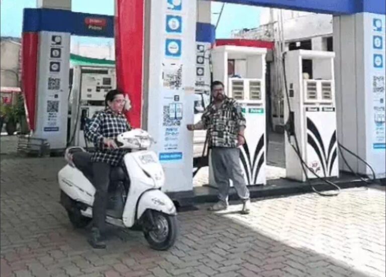 पंजाब में पेट्रोल/डीजल के दाम बढ़े, पेट्रोल 100 रुपए पार, अमृतसर के पेट्रोल पंप पर तेल खत्म, खाने पीने के सामान पर भी पड़ेगा असर, पढ़ें