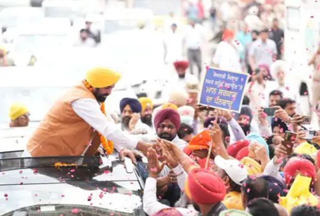 अमृतसर में शुकराना यात्रा रूट में फंसी गर्भवती महिला के पेट में बच्चे की मौत, पति ने वीडियो जारी करके कहा- वो इतनी तड़पी की भूल नहीं पाऊंगा, मैं श्राप देता हूं.. आपको यह कुर्सी दोबारा नसीब न हो, पढ़ें