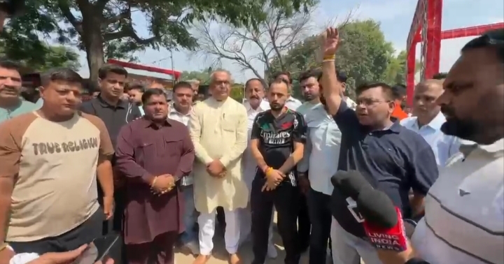 जालंधर में बाला जी की चौकी को लेकर चल रही तैयारियों को पुलिस ने रुकवाया, कन्हैया मित्तल आने वाले थे, हिंदू संगठनों ने प्रदर्शन किया, सड़कें भी रोकी