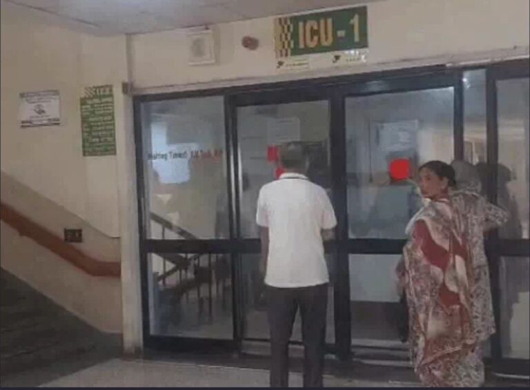 गर्लफ्रेंड से मिलने उसके पीजी गए युवक पर चाकुओं से हमला, गर्लफ्रेंड ने ही मारे चाकू, तीन माह पहले बने थे दोस्त