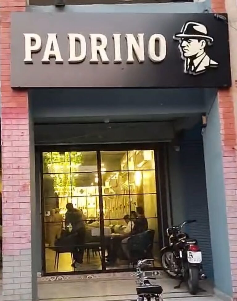 जालंधर में PADRINO हुक्का बार में पुलिस की रेड, हुक्के, तम्बाकू और फ्लेवर मिले, ग्राहक भी हिरासत में