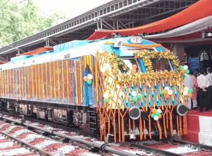 देश में पहली बार हाइड्रोजन ट्रेन चलनी शुरू, दुनिया में सबसे लंबी और ताकतवर होने का दावा