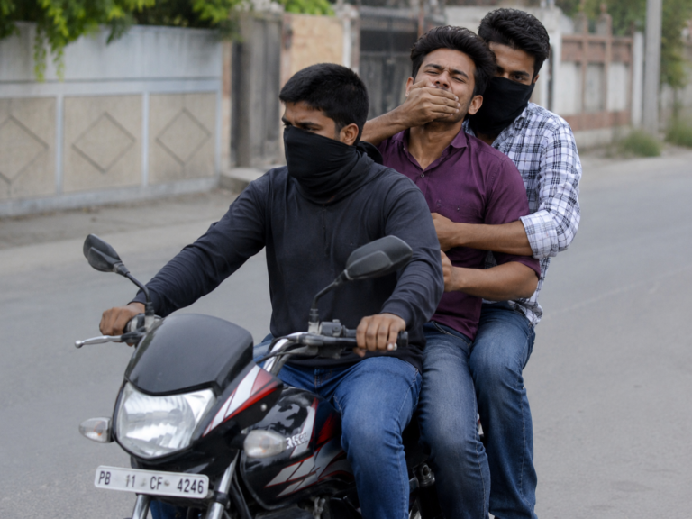 जालंधर में बाहरवीं क्लास के स्टुडेंट का रंजिशन अपहरण, रास्ते में खड़ी गाड़ी की भी तोड़फोड़ की