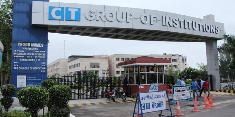 जालंधर के CT INSTITUTE में हिन्दू/मुस्लिम छात्र आमने सामने, खाने ने दवाई निकलने की कैंटीन में शिकायत देने पर भड़का विवाद, खूब चले तेजधार हथियार, पुलिस फोर्स पहुंची