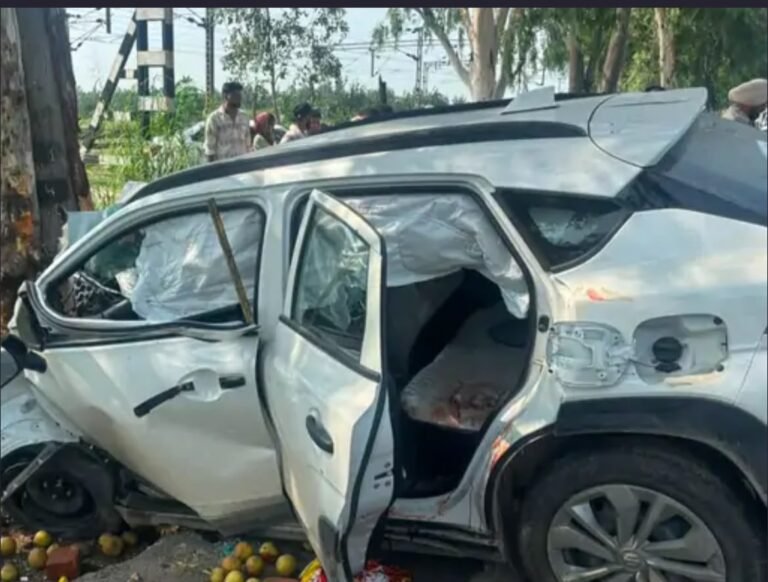 जालंधर में बेकाबू हुई कार पेड़ से टकराई, तीन लोगों की मौत