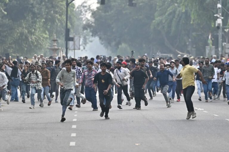 CJP के फाउंडर अभिजीत दीपके, आशुतोष रांका, सौरव दास और ध्रुव राठी हिरासत में, जंतर मंतर में प्रदर्शनकारियों ने बेरीकेट्स तोड़े, पुलिस ने लाठीचार्ज किया